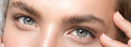 Natural green eye beauty look